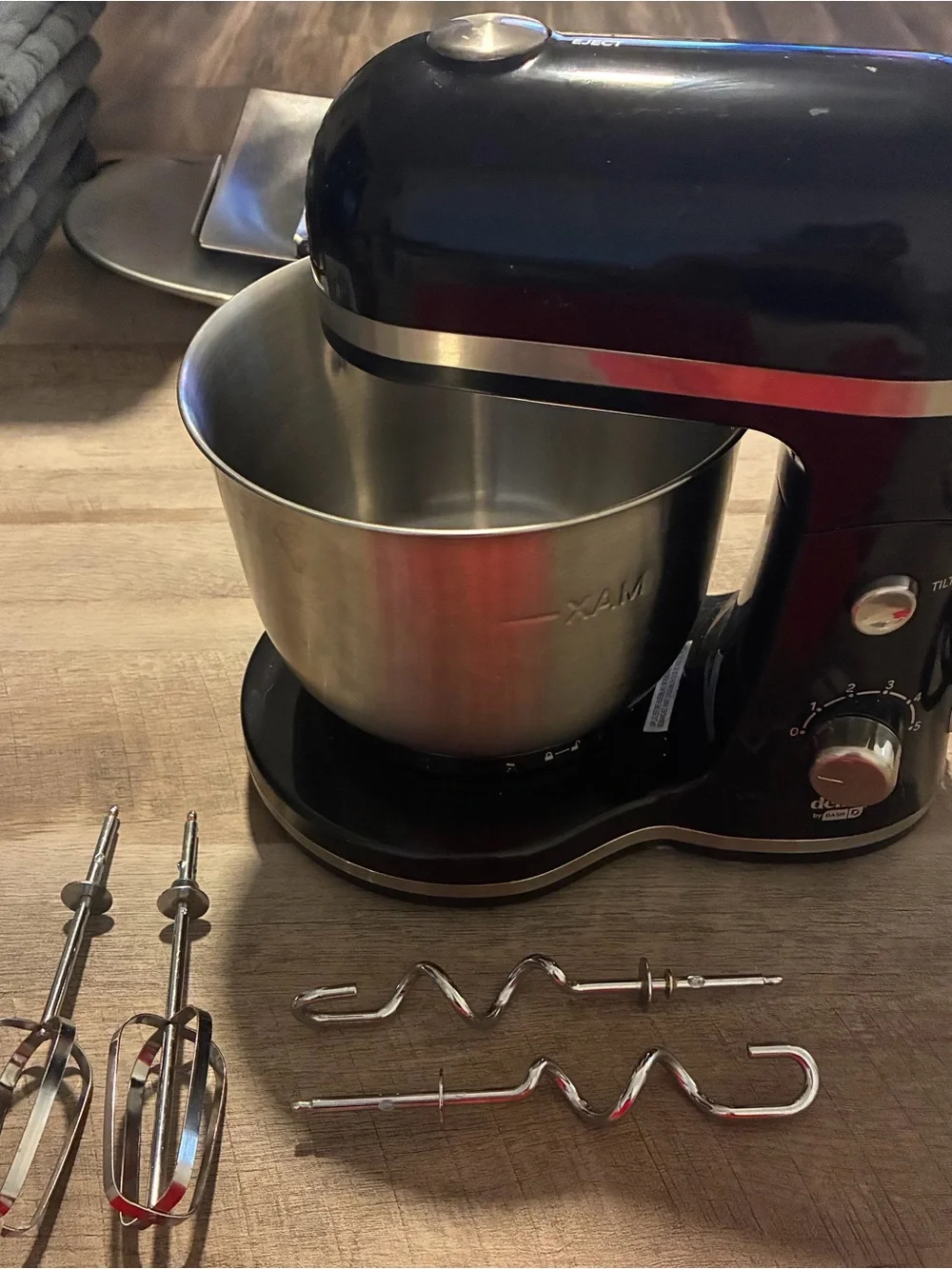 Delish by Dash Compact Stand Mixer - 3.5 Quart 5-Speed Tilt-Head (Black)